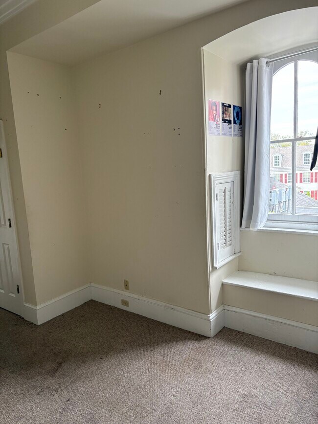 Building Photo - 10 N Main St