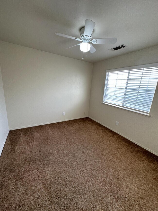 Building Photo - 273 W Cromwell Ave