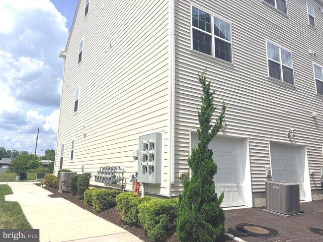 Building Photo - 135A Annapolis St