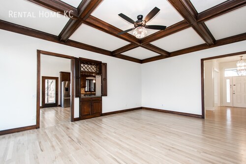 Building Photo - Large 1.5 Story luxury home on 2.5 acres  ...