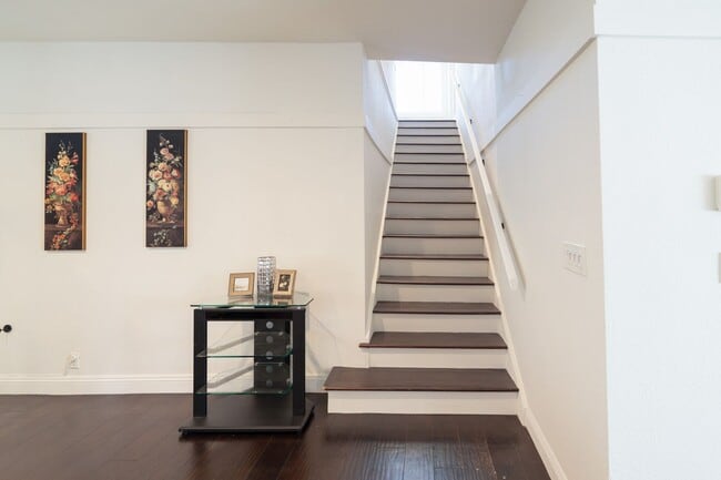 Building Photo - 6407 Dix St