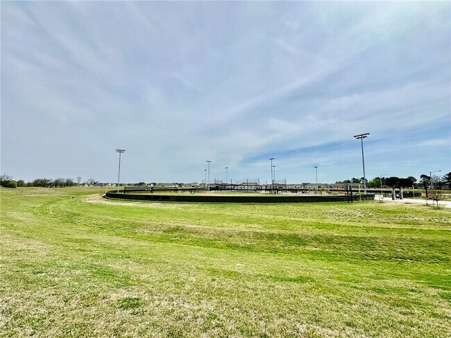 Building Photo - 6747 Winterwood Ave