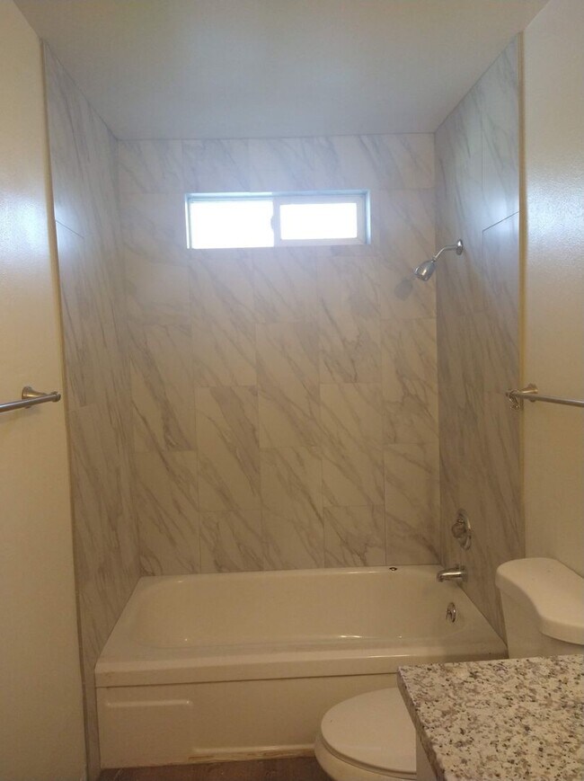 Building Photo - Adorable Woodstock 3 bedroom available for...