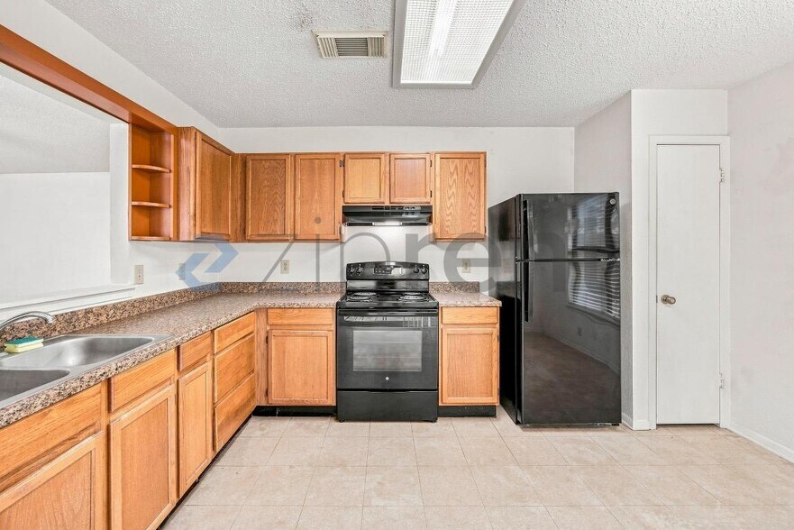 Building Photo - Unit