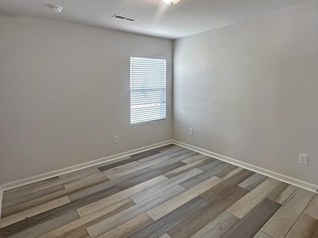 Building Photo - 1019 Gold Cir