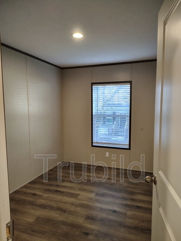 Building Photo - 4 Poole Cir