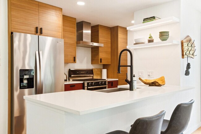 Building Photo - 2906 Westhill Dr