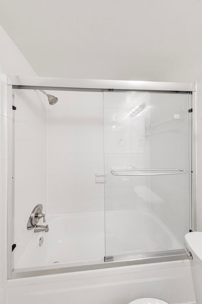 Building Photo - 2BD/1BA in Bethesda Park - Feeds to WJ HS - Great location - Close to Walter Reed & METRO