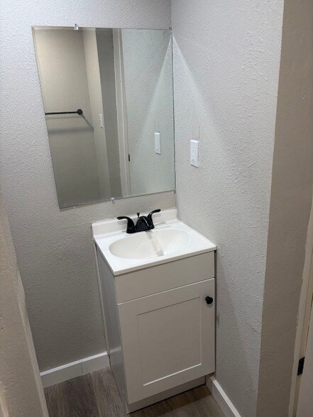 Building Photo - 5962 Belarbor St