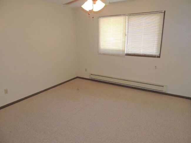 Building Photo - $995 | 2 Bedroom, 1 Bathroom Apartment | Cat Friendly* | Available for August 1st, 2026 Move In!
