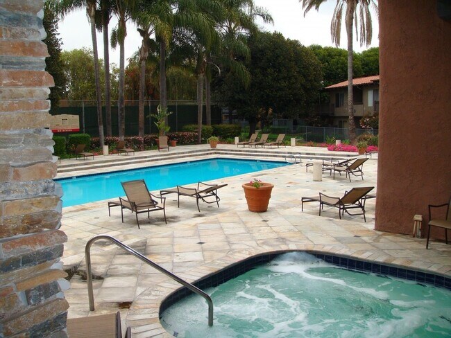 Building Photo - Santa Ana - 1 Bedroom 1 Bath Downstairs Co...