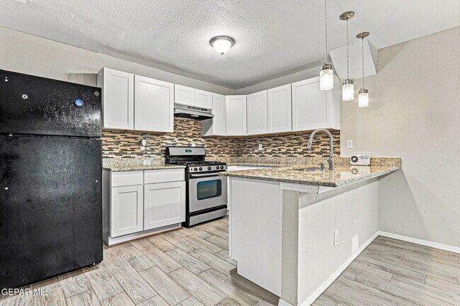 Building Photo - 11524 Meadowbrook Dr