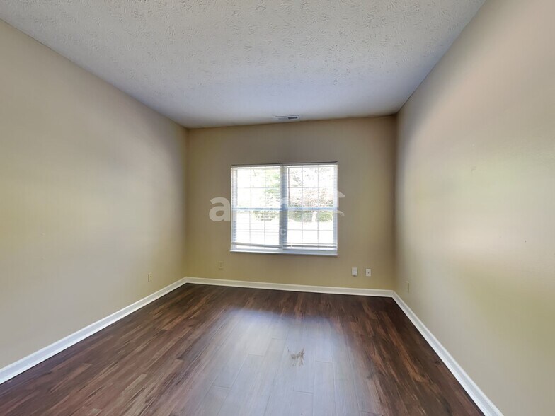 Building Photo - 8060 Chesterhill Way