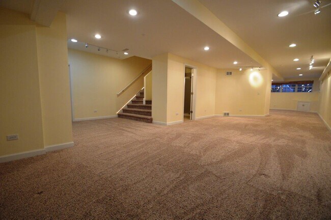 Building Photo - 8095 Boulder Ct