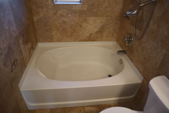 Building Photo - Great home Great price