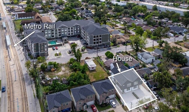 Building Photo - 203 Danna Ln