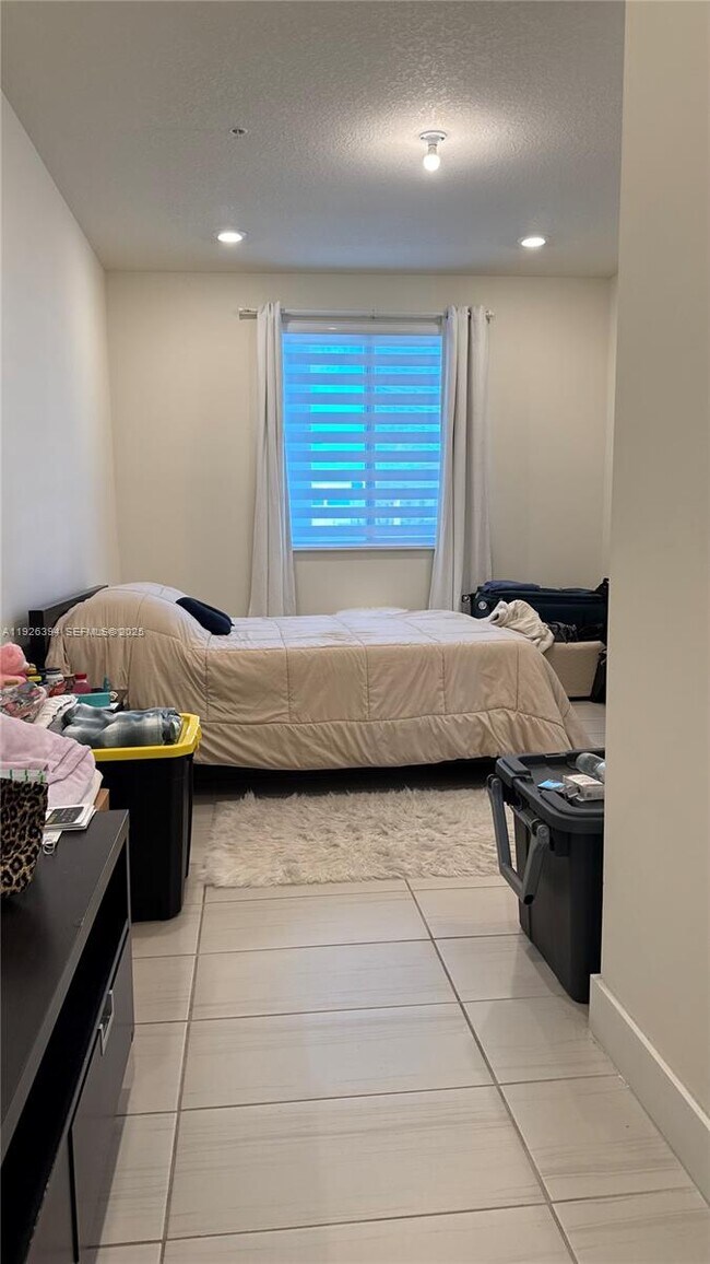 Building Photo - 6416 NW 102nd Ct