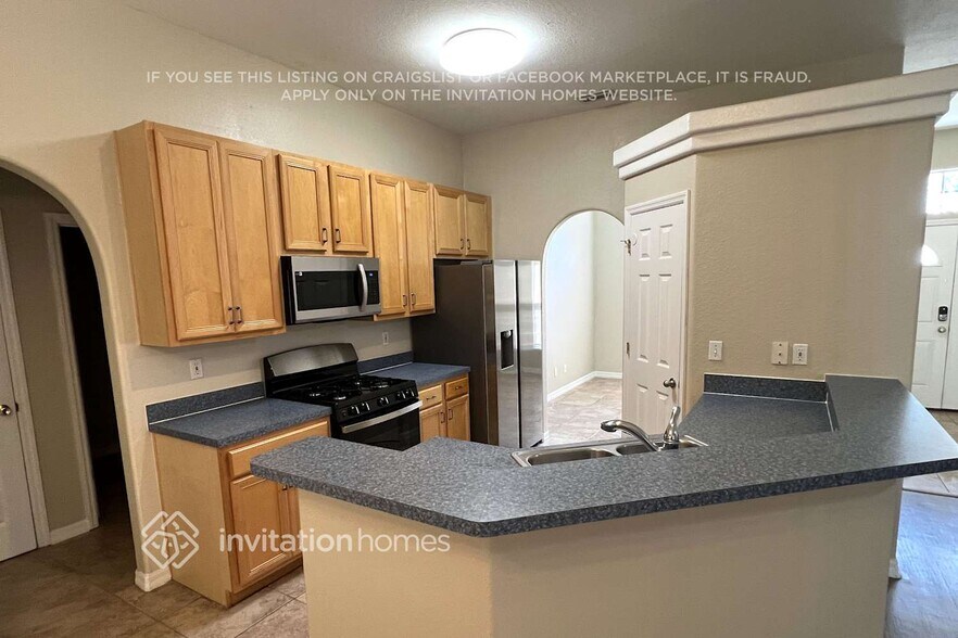 Building Photo - 1508 Sunset Village Blvd