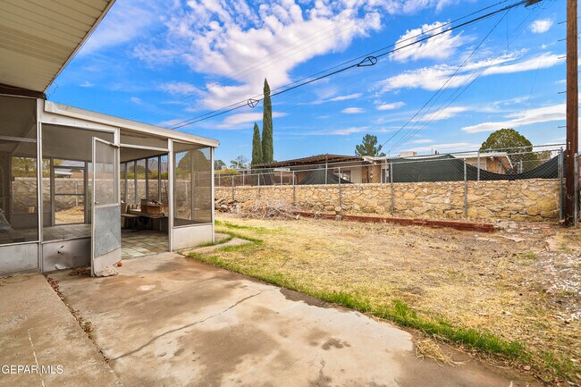 Building Photo - 5113 Jerry Dr