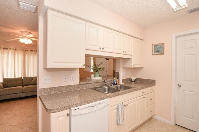 Building Photo - 3970 NW Cinnamon Tree Cir