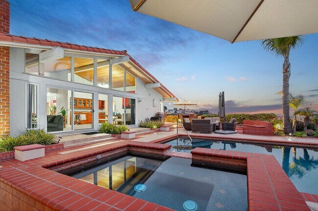 Building Photo - Amazing La Jolla North PB home with panora...