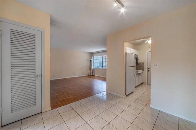 Building Photo - 2424 NE 9th St