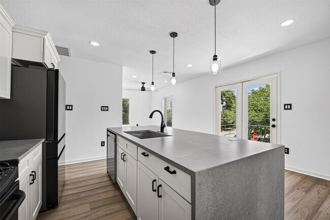 Building Photo - 3701 Hutchins St