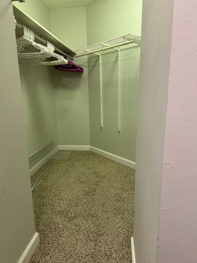 Building Photo - Amazing views from this BIG 20th floor 1bed!!! King size bedroom!