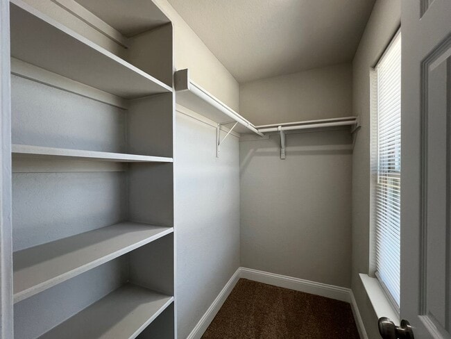 Building Photo - 3-bedroom, 2.5-bathroom townhome in Live Oak!