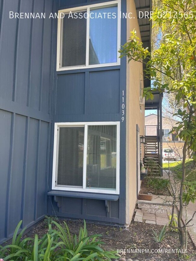 Building Photo - 11039 Via Parma