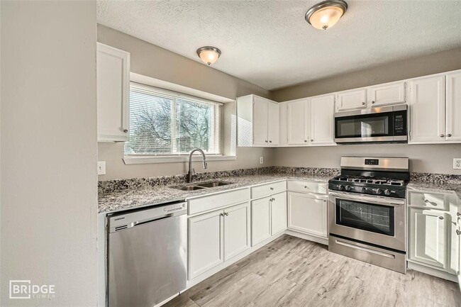 Building Photo - 2801 Custer Dr