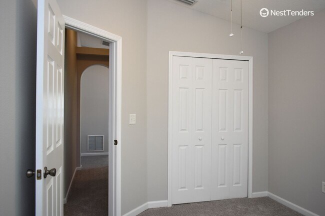 Building Photo - Three Bedroom in Cambridge at Oak Leaf Pla...