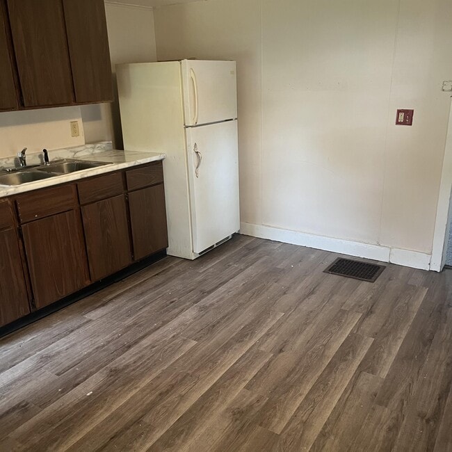 Building Photo - 412 E Columbia Ave