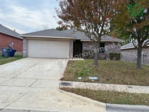 Building Photo - Charming 4-Bedroom Home with Large Backyard in Prime Dallas Location!