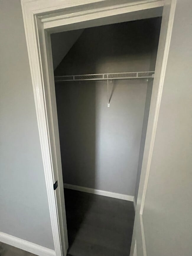 Building Photo - 916 9th St NE