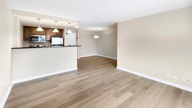 Building Photo - 1 Renaissance Pl