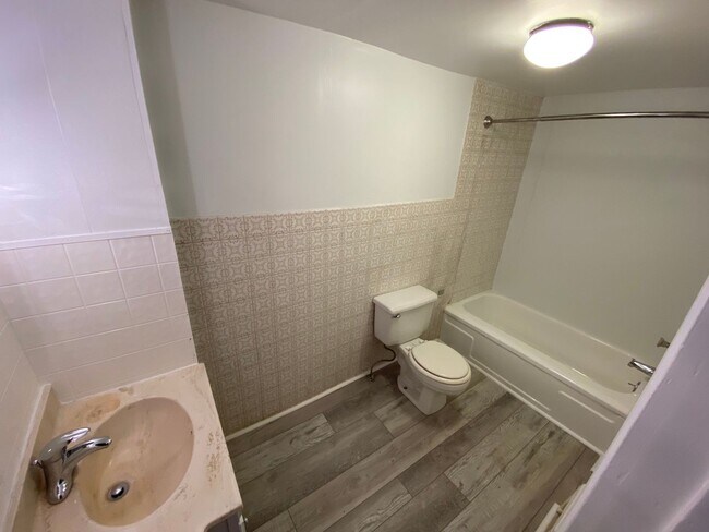 Building Photo - 2535 Avenue B