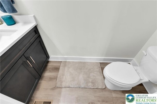 Building Photo - 221 Craig Ave