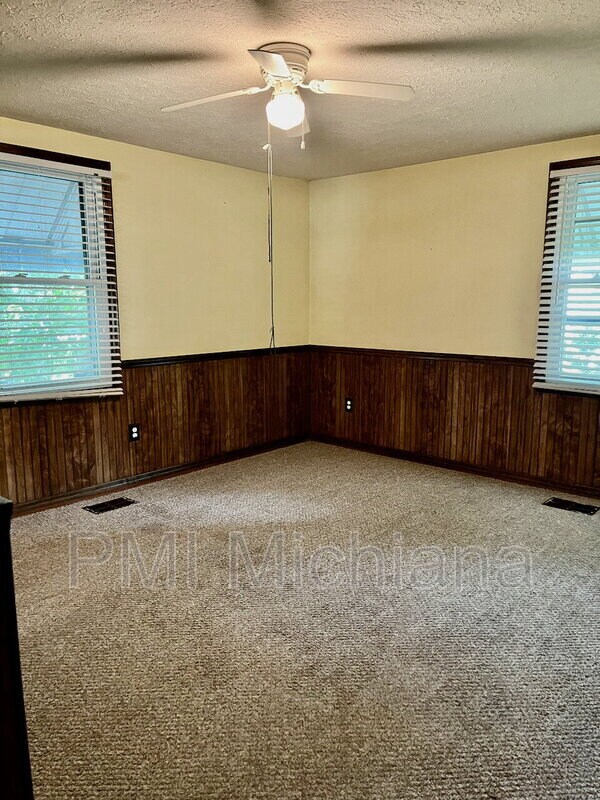 Building Photo - 2405 Woodmont Dr
