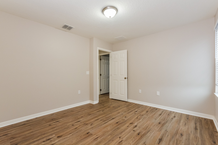 Building Photo - 3941 Heathcote Dr