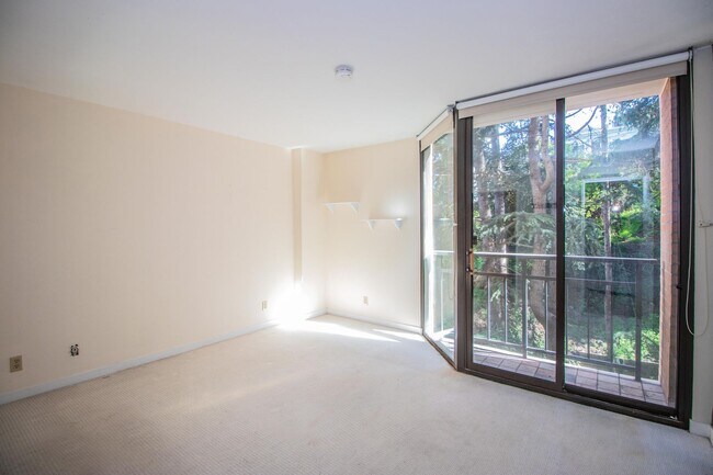 Building Photo - 101 Lombard St