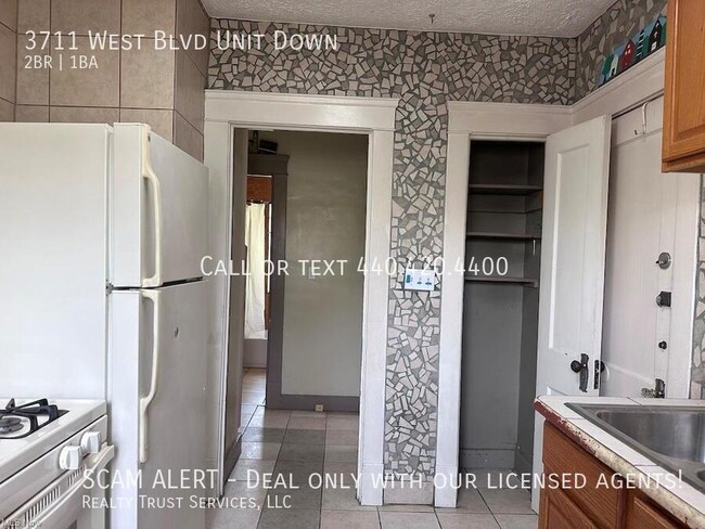 Building Photo - Comfy and cozy 2 bed 1 bath lower unit wit...