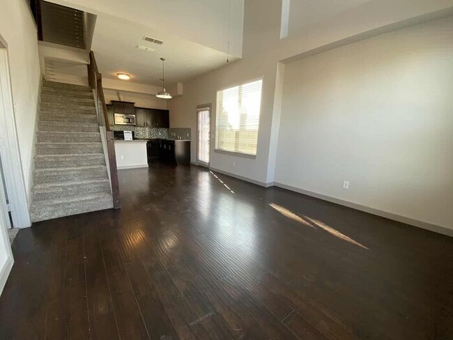 Building Photo - Modern Townhome for rent in Hurst!