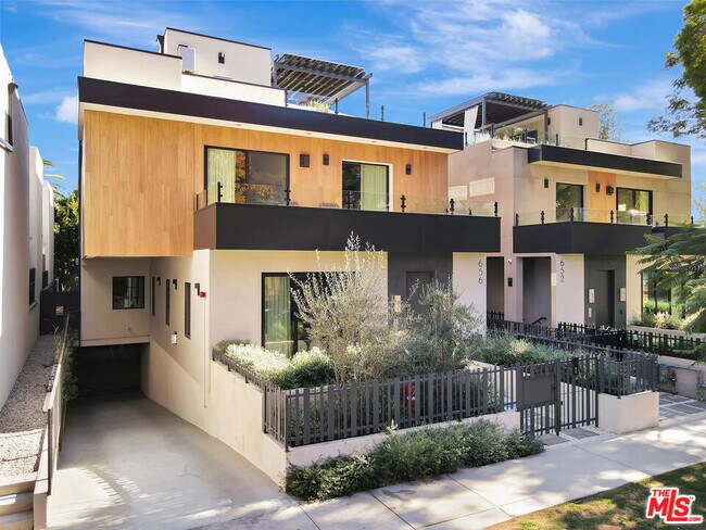 Building Photo - 652 Huntley Dr