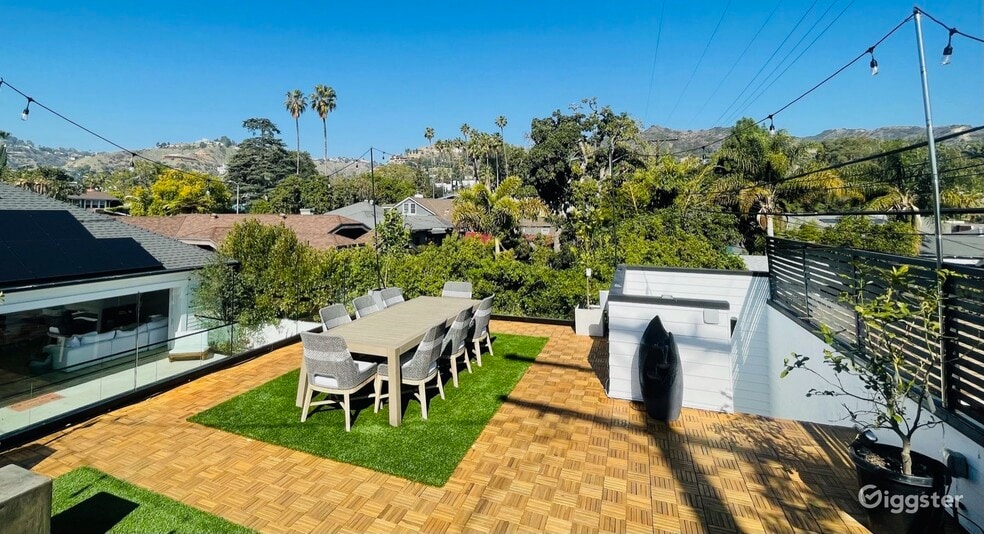 Building Photo - 1524 N Sierra Bonita Ave
