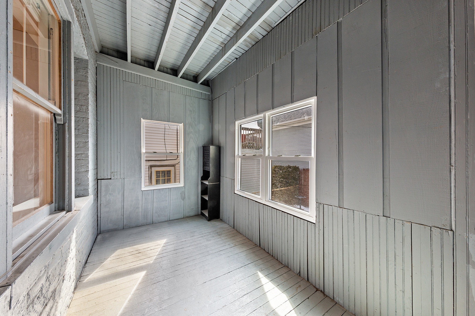 Enclosed Porch - 3536 N Wolcott Ave