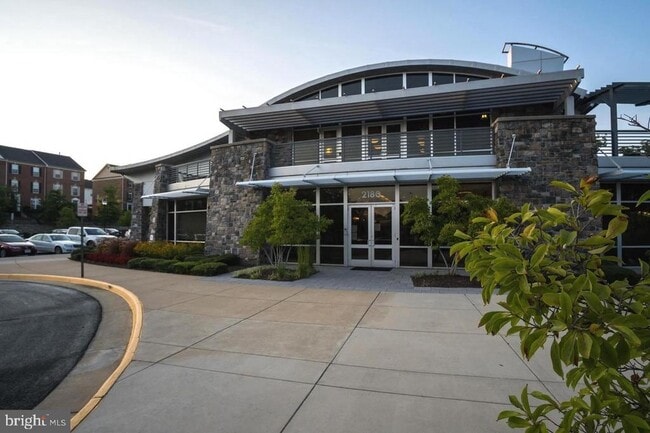 Building Photo - 2456 Eastbourne Dr