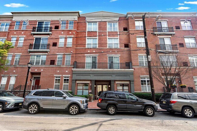 Building Photo - 443 2nd St