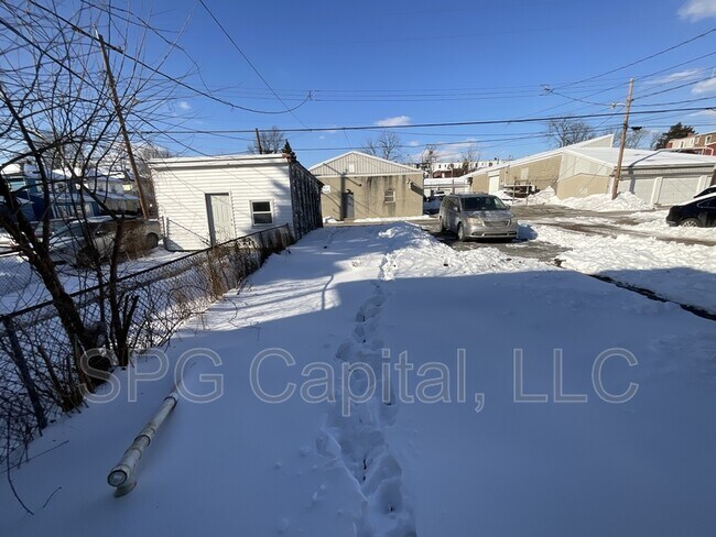 Building Photo - 277 W Jackson St