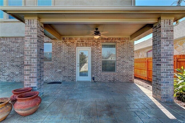 Building Photo - 2601 Mirasol Loop